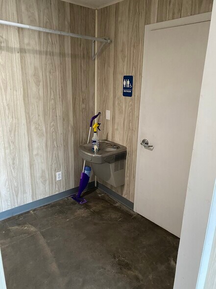 More Photos Of 6973 Highway Ave, Jacksonville Warehouse For Sale