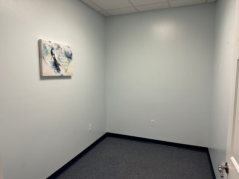 More Photos Of 214 Pasadena Ave S, Saint Petersburg Office For Lease