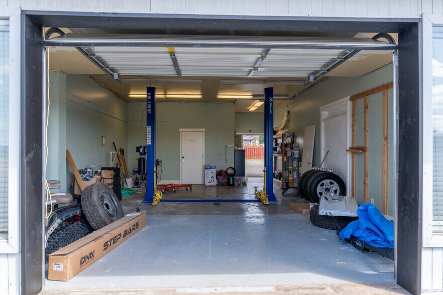 More Photos Of 18435 SW Pacific Hwy, Tualatin Auto Dealership For Sale