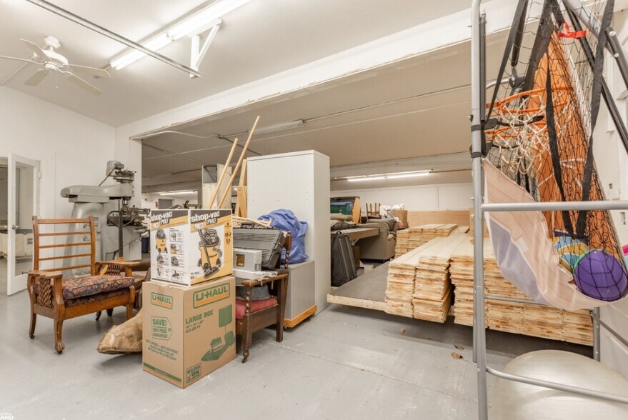 More Photos Of 219 & 303 W Chase st, Springfield Light Distribution For Sale