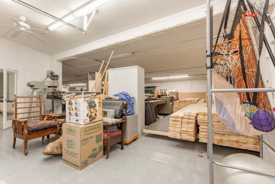 More Photos Of 219 & 303 W Chase st, Springfield Light Distribution For Lease
