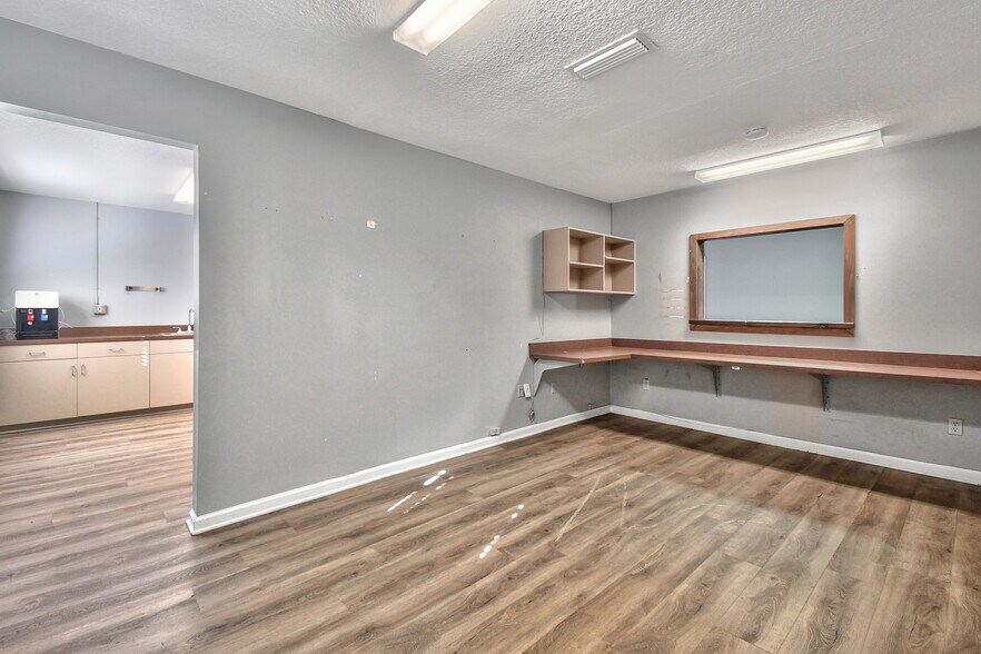 More Photos Of 2968 Rainbow Rd, Jacksonville Medical For Sale