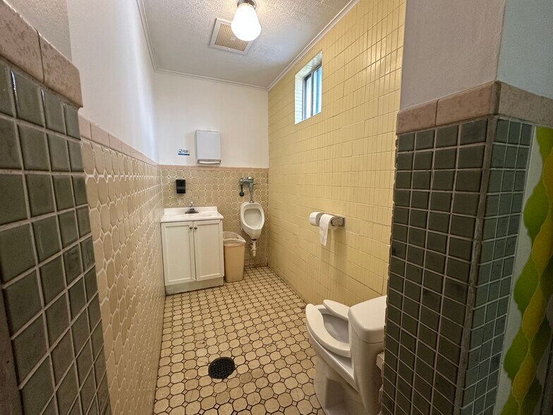 More Photos Of 27 S Cascade Ave, Montrose Theater Concert Hall For Sale