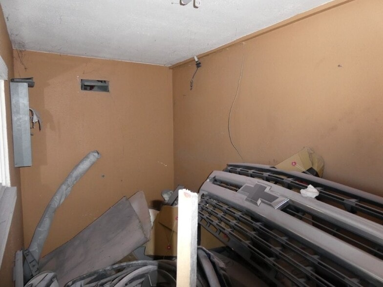 More Photos Of 1501 Celis St, San Fernando Auto Repair For Sale