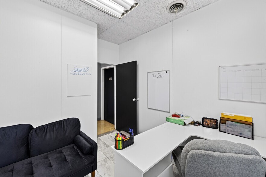 More Photos Of 210 W Terminal Rd, Liverpool Distribution For Lease