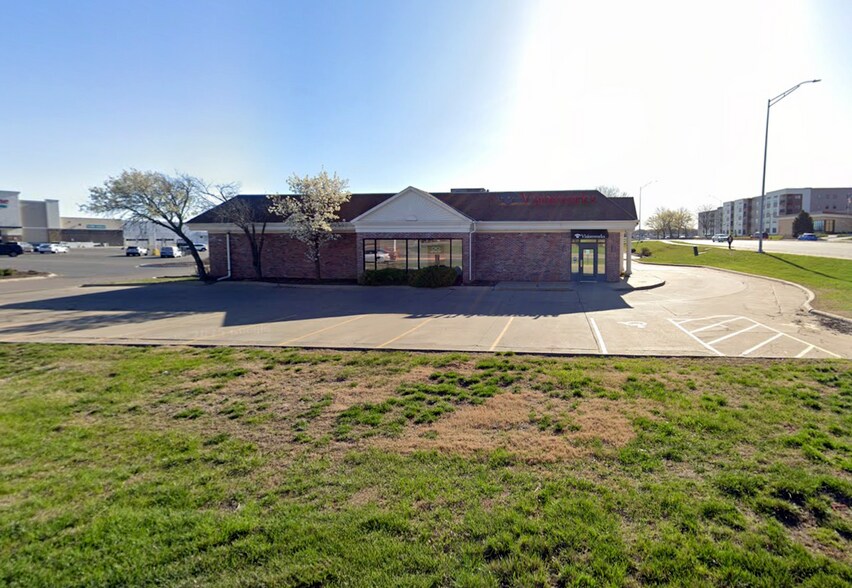 More Photos Of 6404 O St, Lincoln Freestanding For Sale