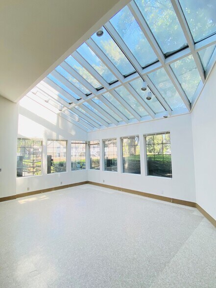 More Photos Of 1291-1295 Oakmead Pky, Sunnyvale Unknown For Lease