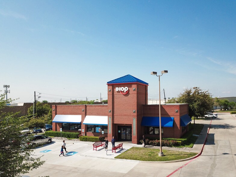 More Photos Of 3317 E Highway 114, Southlake Restaurant For Sale