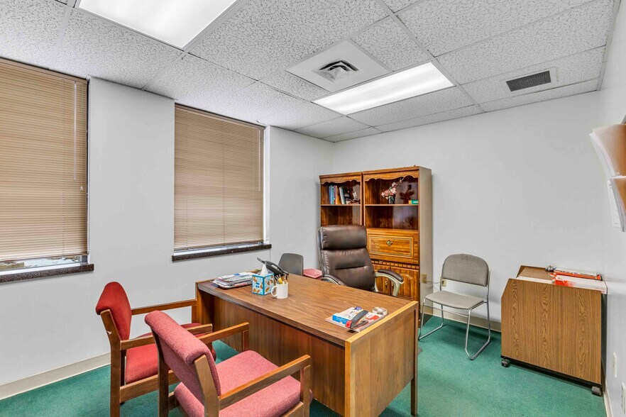More Photos Of 125 E Broad St, Elyria Office For Sale