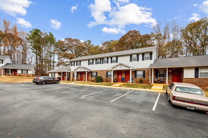 More Photos Of 82 Berry Dr, Newnan Apartments For Sale