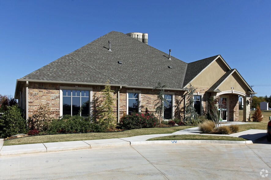 More Photos Of 908 SW 107th St, Oklahoma City Medical For Lease