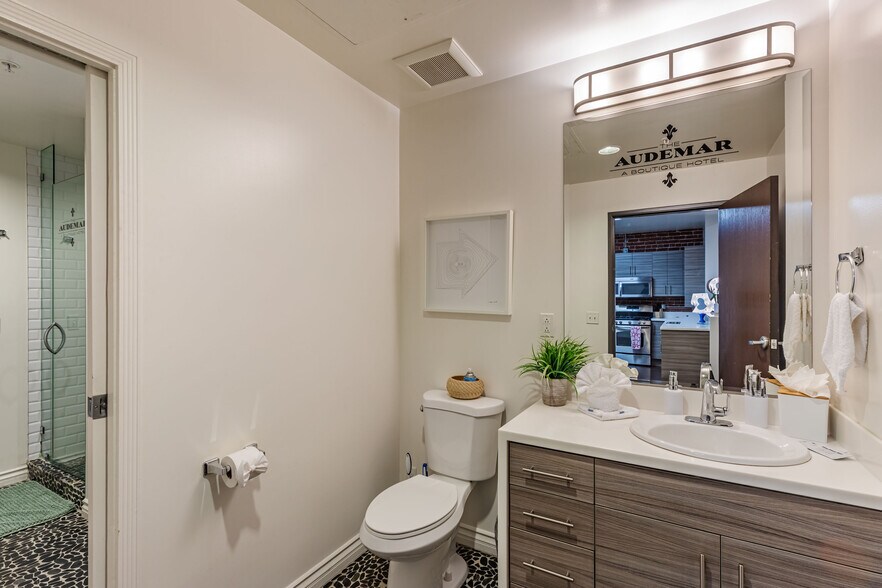 More Photos Of 735 S Broadway, Los Angeles Storefront For Sale