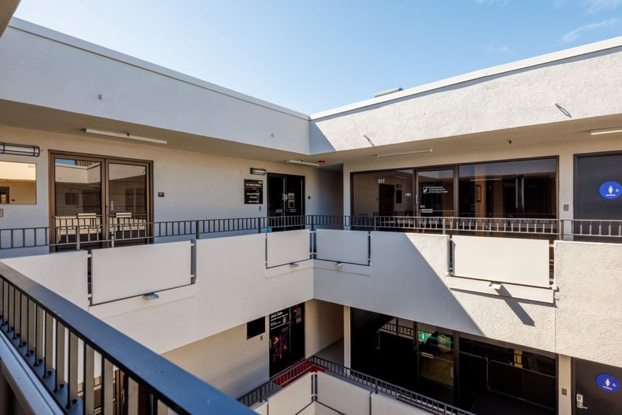 More Photos Of 1001 B Ave, Coronado Medical For Lease