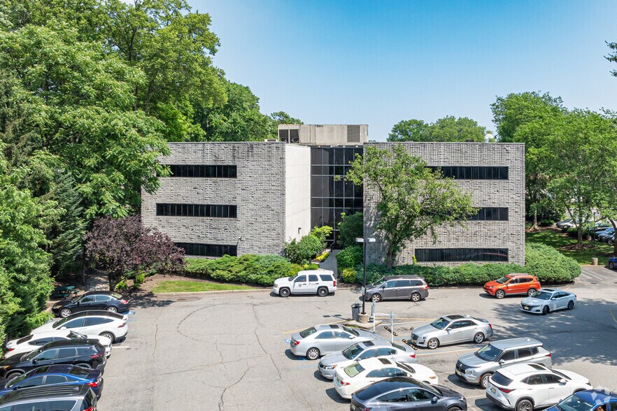 More Photos Of 1600 Saint Georges Ave, Rahway Office For Lease