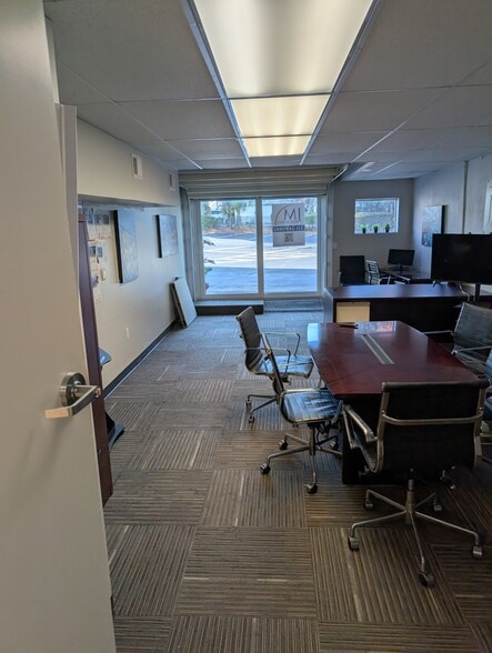More Photos Of 2425 Pineapple Ave, Melbourne Office For Lease