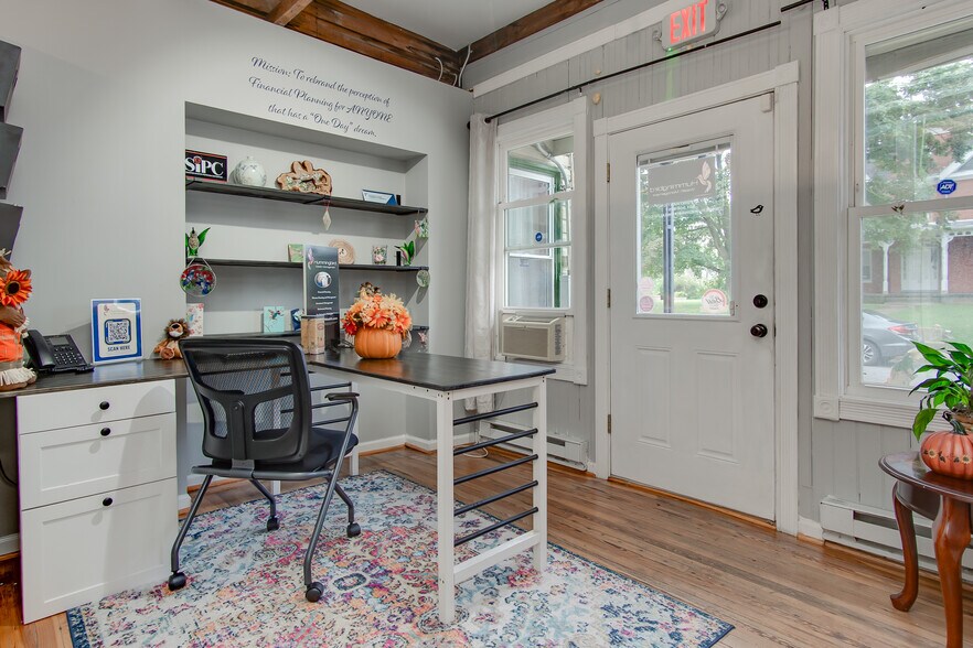 More Photos Of 21 W Pennsylvania Ave, Walkersville Office For Sale