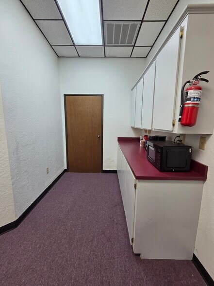 More Photos Of 2210 W Gore Blvd, Lawton Office For Lease