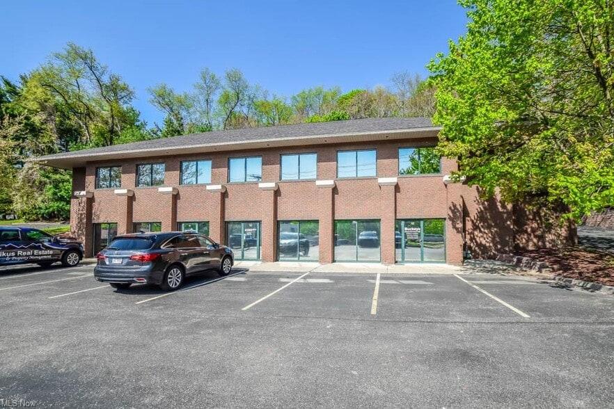 More Photos Of 1375 S Main St, North Canton Office For Sale