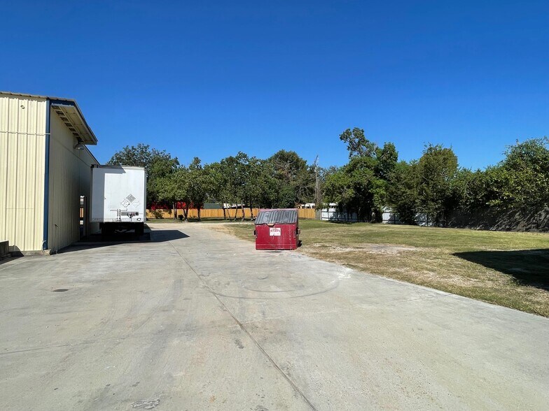 More Photos Of 11601 McKinley St, Houston Manufacturing For Sale