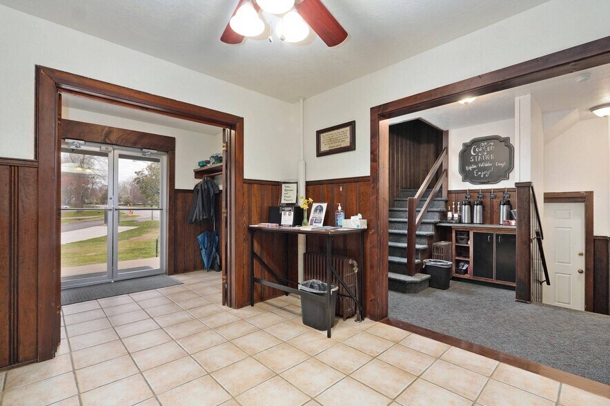 More Photos Of 2440 E Seminole St, Springfield Specialty For Sale