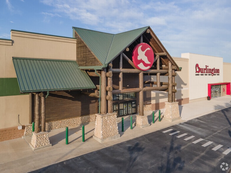 More Photos Of 13075 City Square Dr, Jacksonville General Retail For Lease