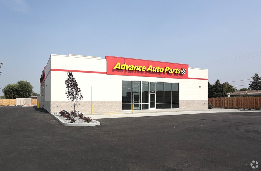 Primary Photo Of 1325 W Court St, Pasco General Retail For Lease