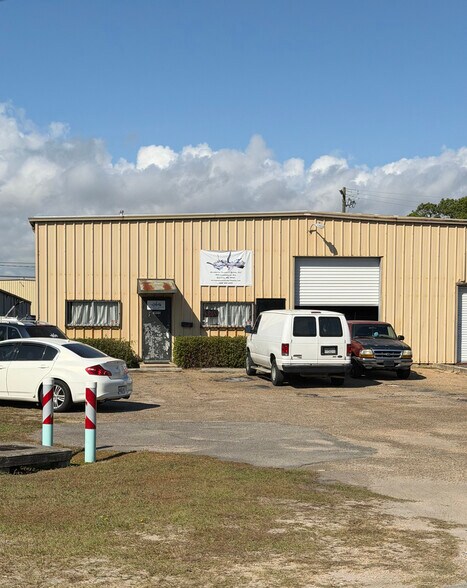 Primary Photo Of 4001 Adams Ave, Gulfport Warehouse For Sale
