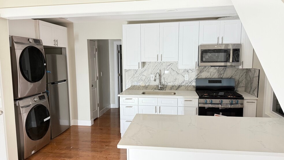 More Photos Of 478 Fabyan Pl, Newark Apartments For Sale