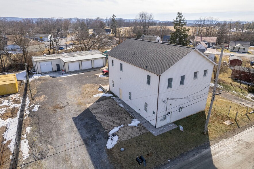 More Photos Of 12 A Cattlemans Ln, Berryville Warehouse For Lease