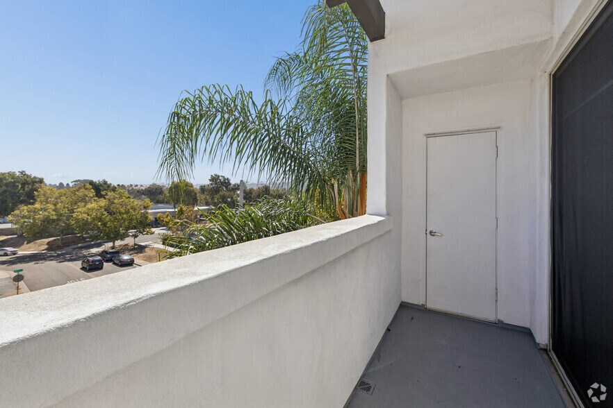 More Photos Of 5395 Napa St, San Diego Apartments For Lease