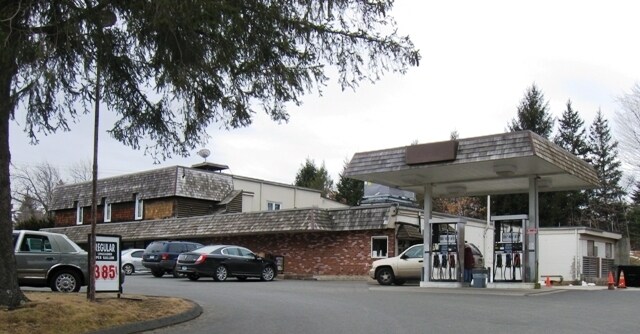 Primary Photo Of 82 Main St S, Bethlehem Service Station For Sale