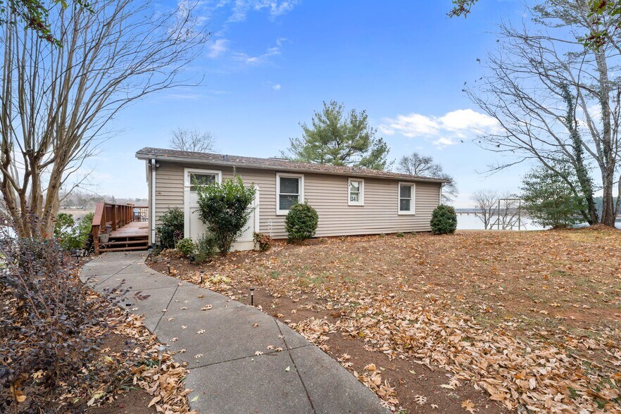 More Photos Of 6692 Valwood Rd, Conover Specialty For Sale