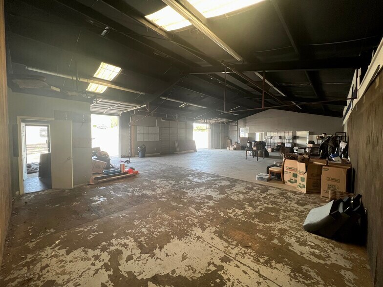 More Photos Of 9221 Highway 290 W, Austin Light Distribution For Sale