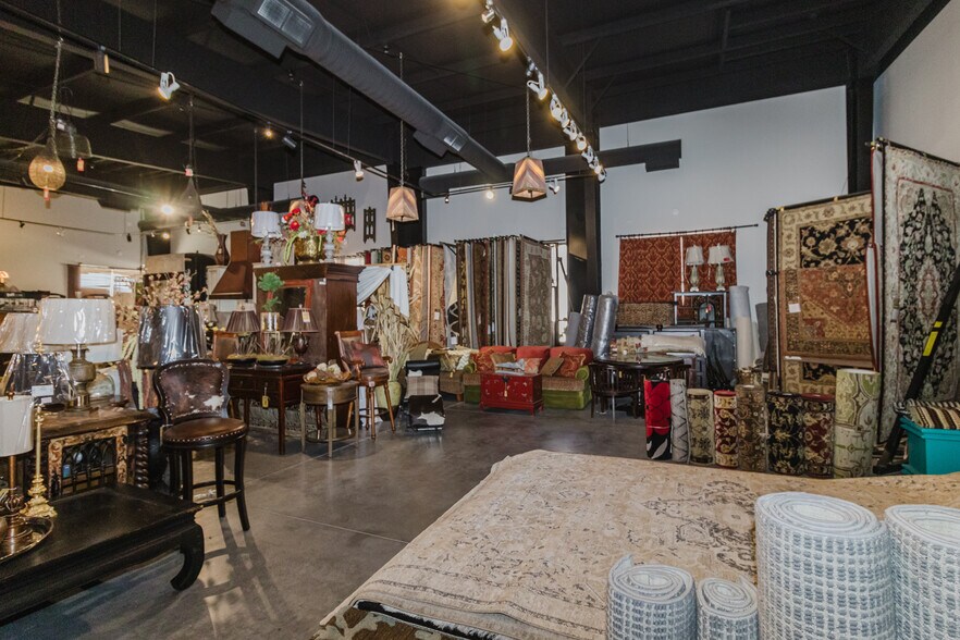More Photos Of 736 N Andover Rd, Andover Storefront For Sale