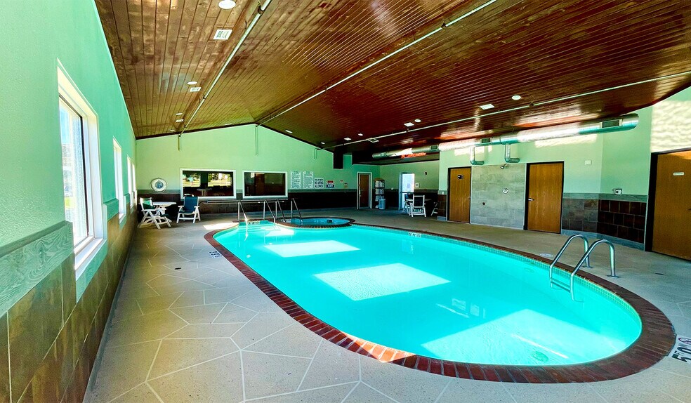 More Photos Of 717 E Bannerman Ave, Redgranite Hotel For Sale