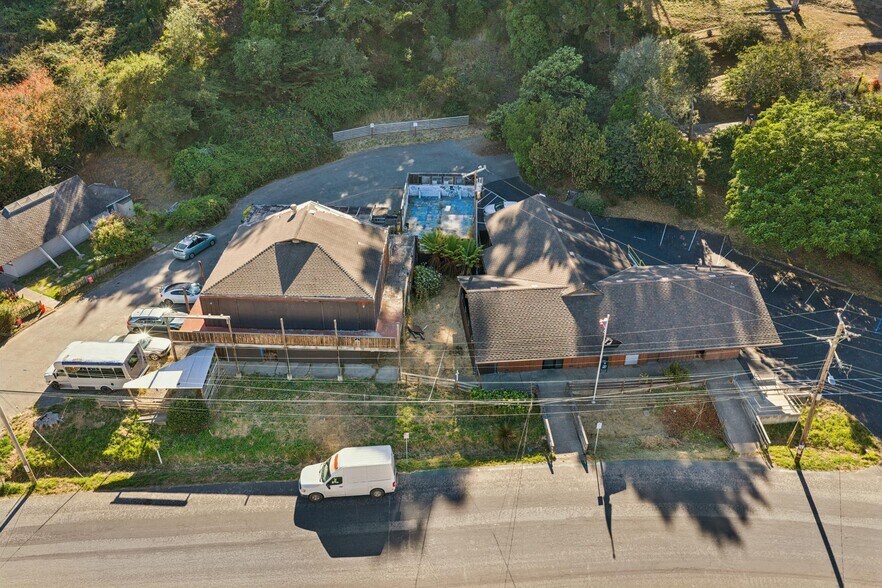 More Photos Of 16-22 Brighton Avenue, Bolinas General Retail For Sale