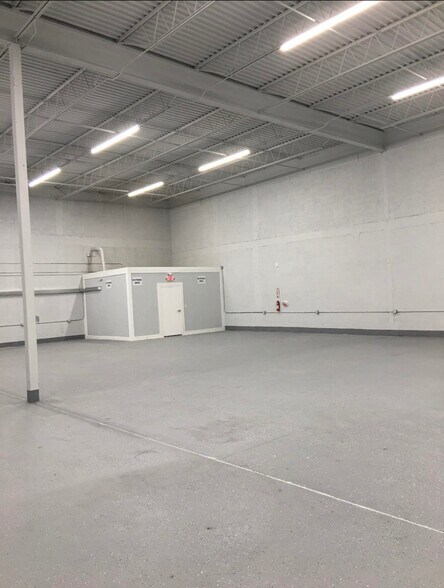 More Photos Of 2704-2870 S Park Rd, Hallandale Beach Warehouse For Lease