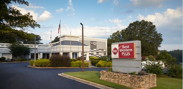 More Photos Of 3050 University Pky, Winston-Salem Hotel For Lease