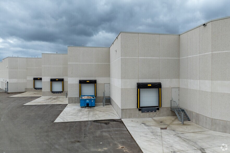More Photos Of 83 Loyalist Trl, Oakville Warehouse For Lease