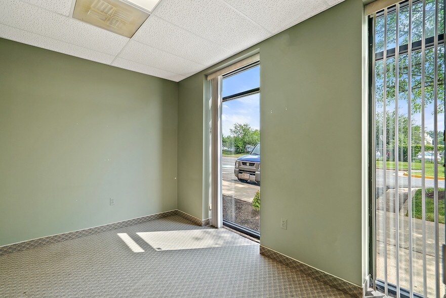 More Photos Of 14325 Willard Rd, Chantilly Office For Lease