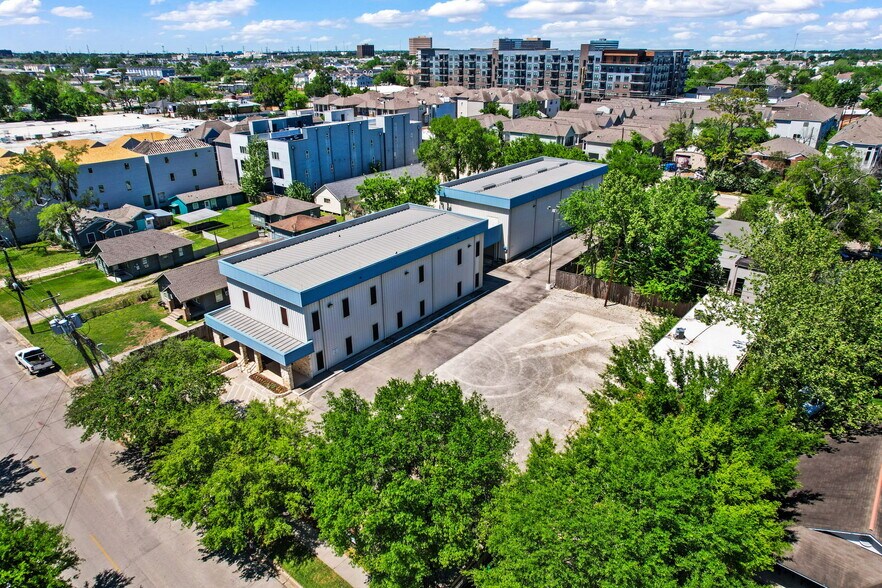 Primary Photo Of 901 W 18th St, Houston Warehouse For Sale