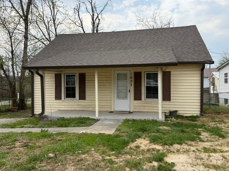 More Photos Of 1627 Old Highway 31 E, Westmoreland Specialty For Sale
