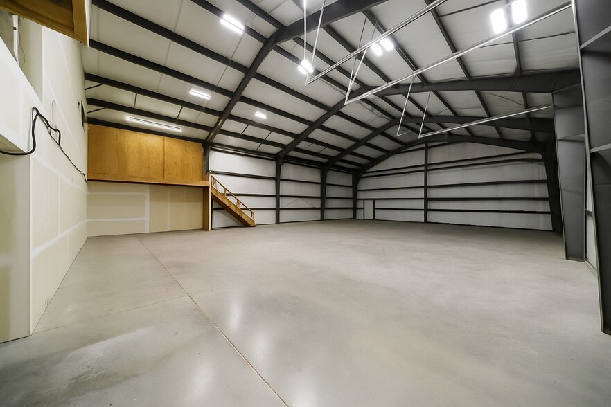 More Photos Of 128 Oyster Bay Ave, Bremerton Industrial For Lease