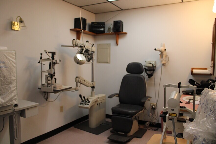 More Photos Of 32-38 Main St, Windsor Locks Office For Sale