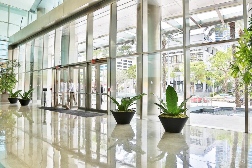 More Photos Of 1395 Brickell Ave, Miami Office For Sale