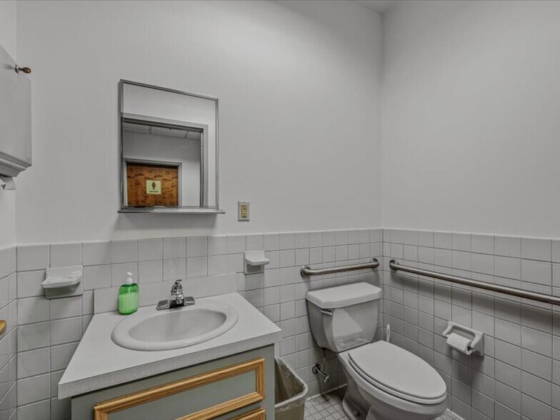 More Photos Of 204 Sand Mine Rd, Berkeley Springs Flex For Sale