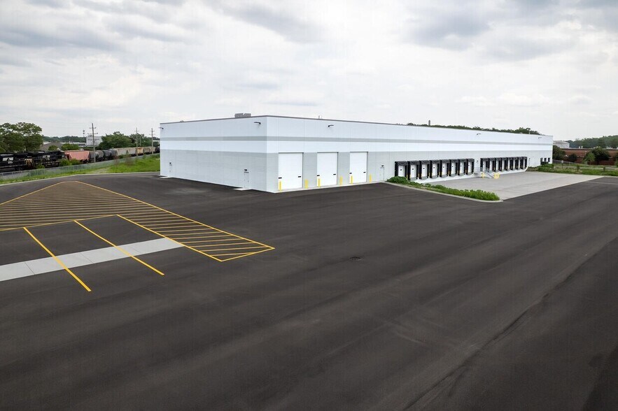 More Photos Of 3600 W 127th St, Alsip Truck Terminal For Lease