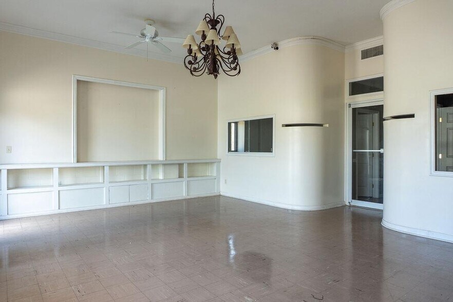 More Photos Of 214 S Church St, Dublin Flex For Sale