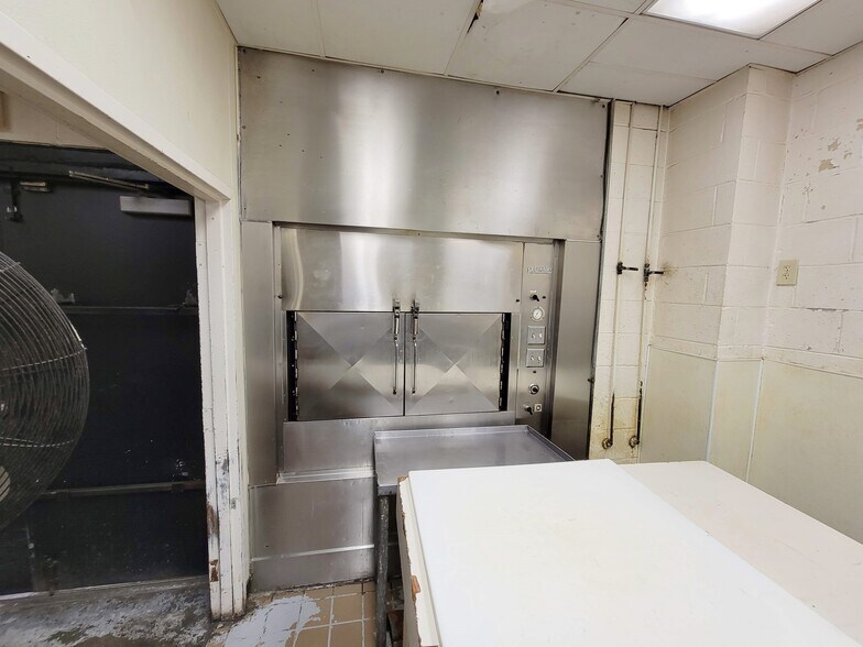 More Photos Of 530 Devine St, Columbia Restaurant For Sale