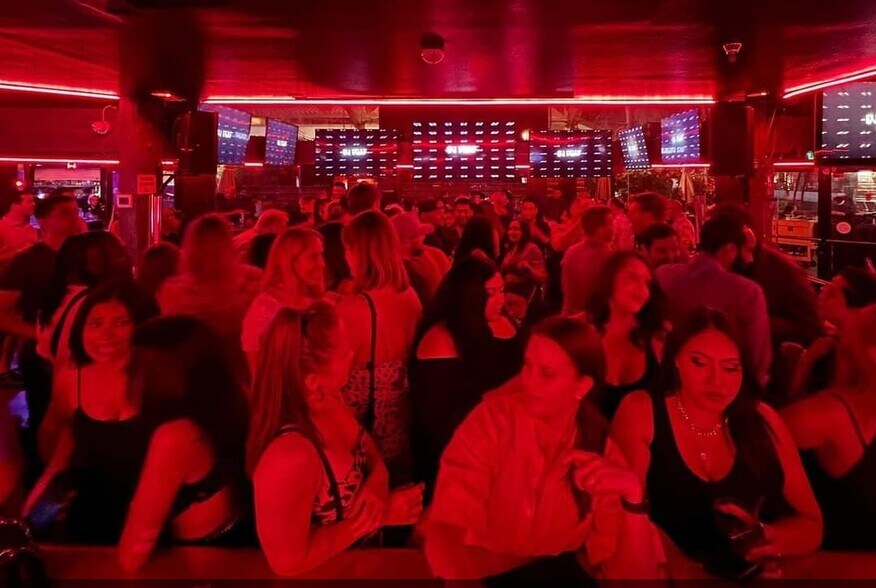 More Photos Of 266 S Palm Canyon Dr, Palm Springs Restaurant For Sale